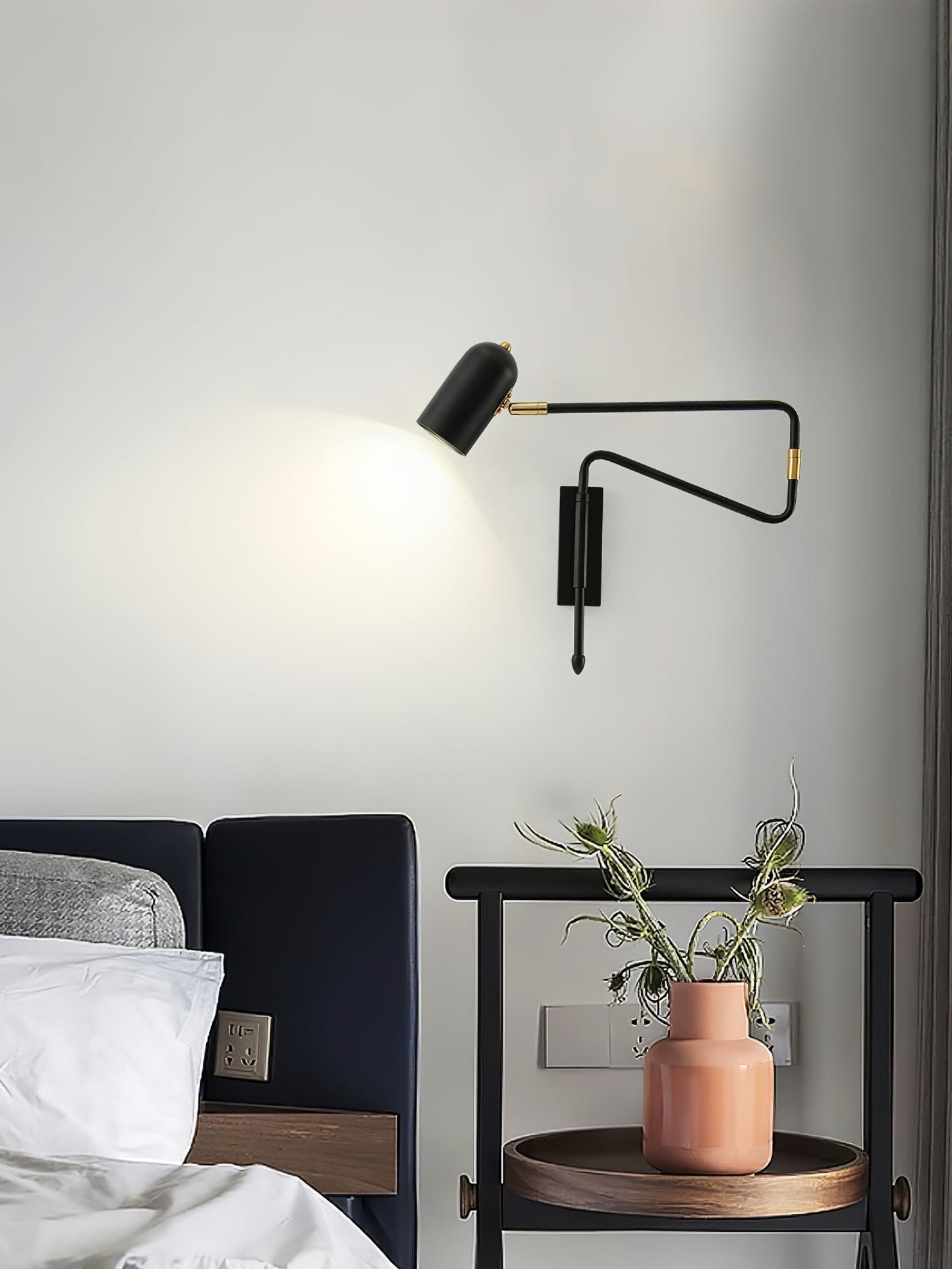 BeamFlex – Versatile Wall Lamp with Flexible Arm