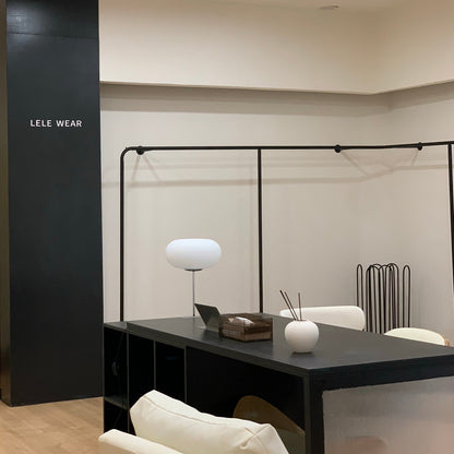 RadiantSphere - Lámpara de Mesa Contemporánea