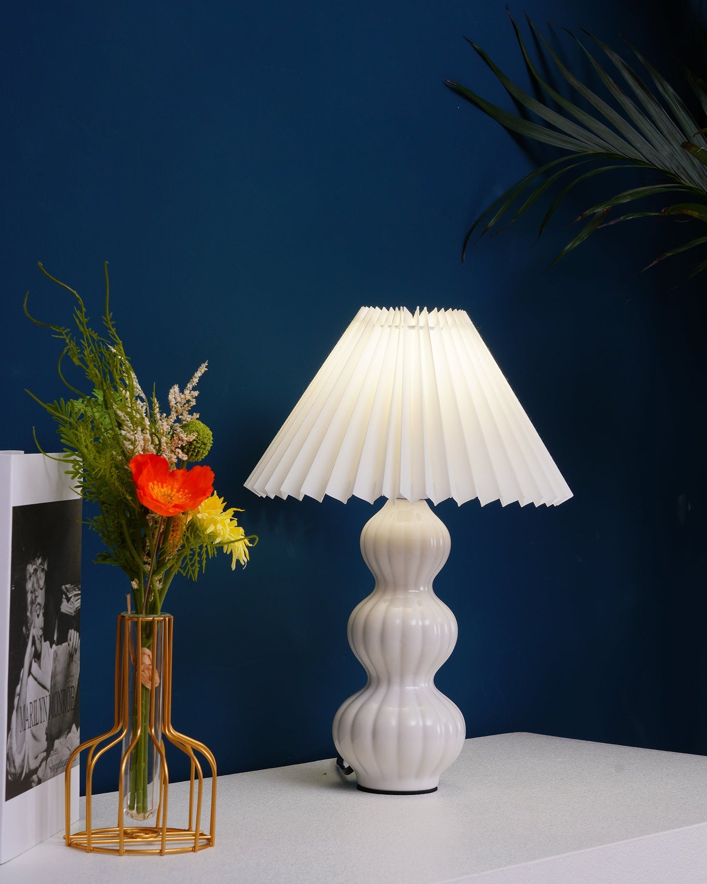 LunaRadiance - Lampada da Tavolo con Estetica Pieghettata e Luce Accogliente