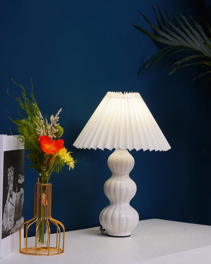 LunaRadiance - Lampada da Tavolo con Estetica Pieghettata e Luce Accogliente