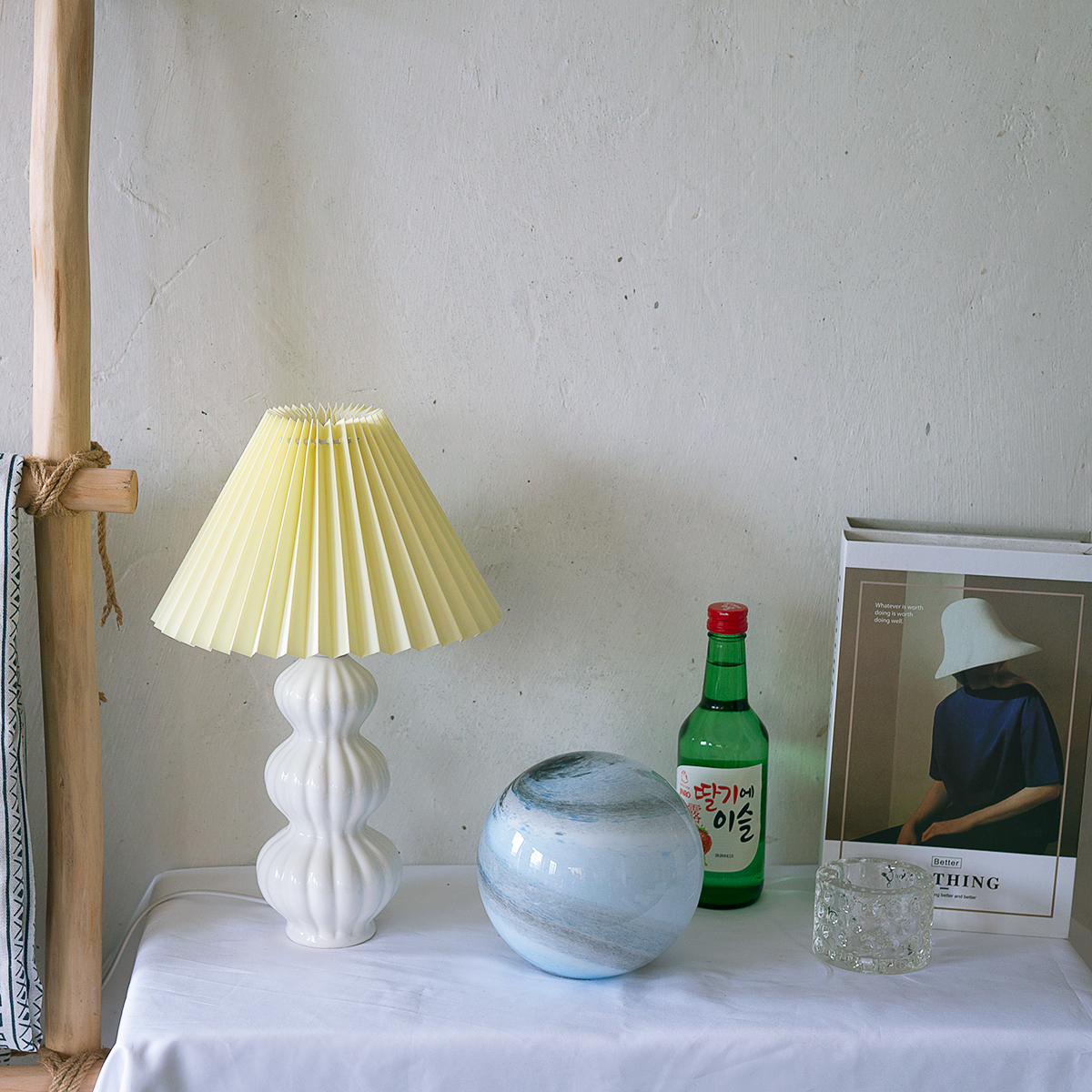 LunaRadiance - Lampada da Tavolo con Estetica Pieghettata e Luce Accogliente