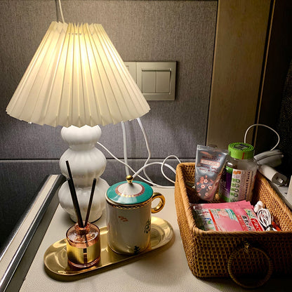 LunaRadiance - Lampada da Tavolo con Estetica Pieghettata e Luce Accogliente