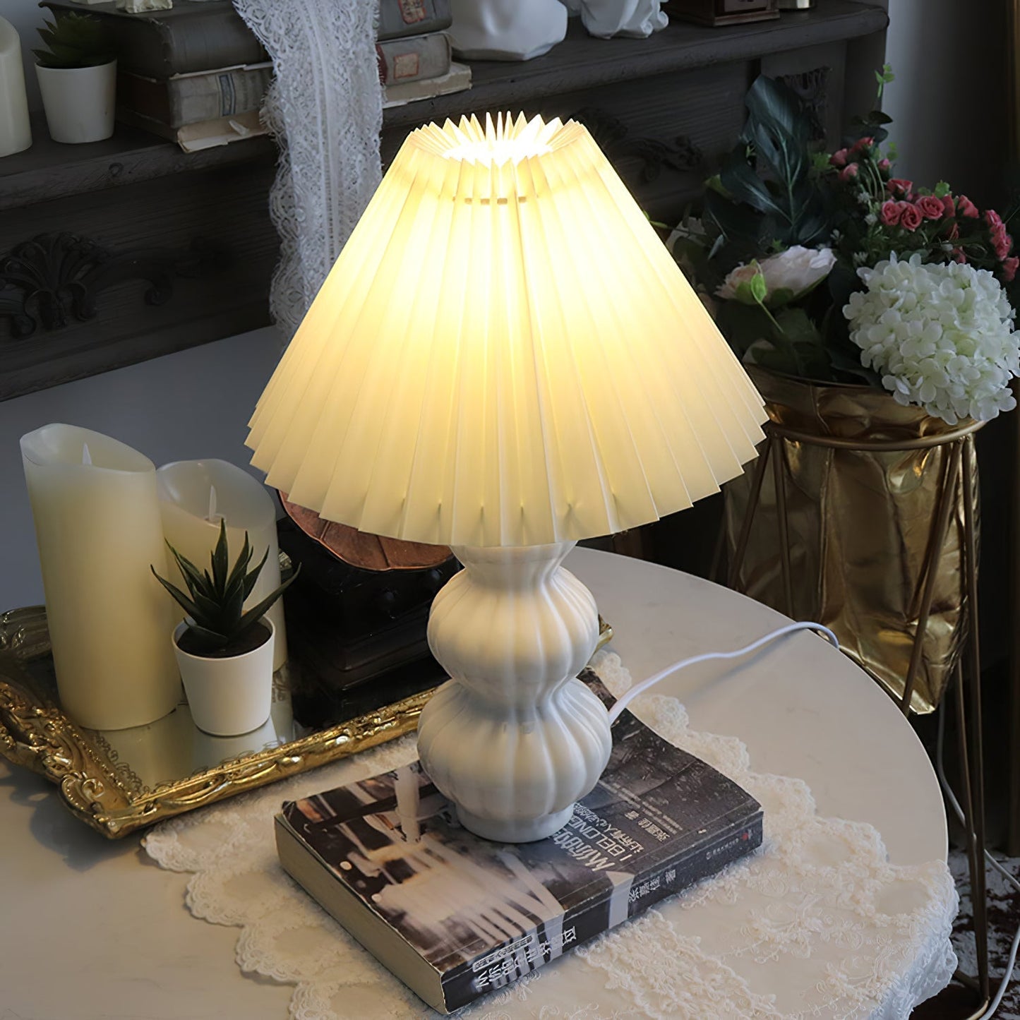 LunaRadiance - Lampada da Tavolo con Estetica Pieghettata e Luce Accogliente