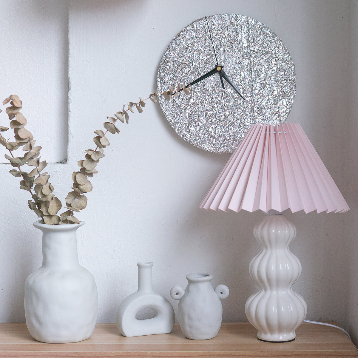 LunaRadiance - Lampada da Tavolo con Estetica Pieghettata e Luce Accogliente