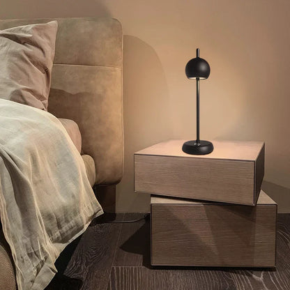 LumaCharge - Lampe de bureau LED polyvalente