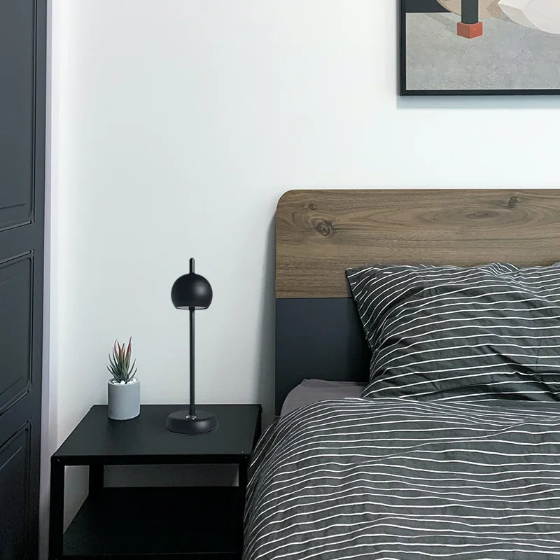 LumaCharge - Lampe de bureau LED polyvalente