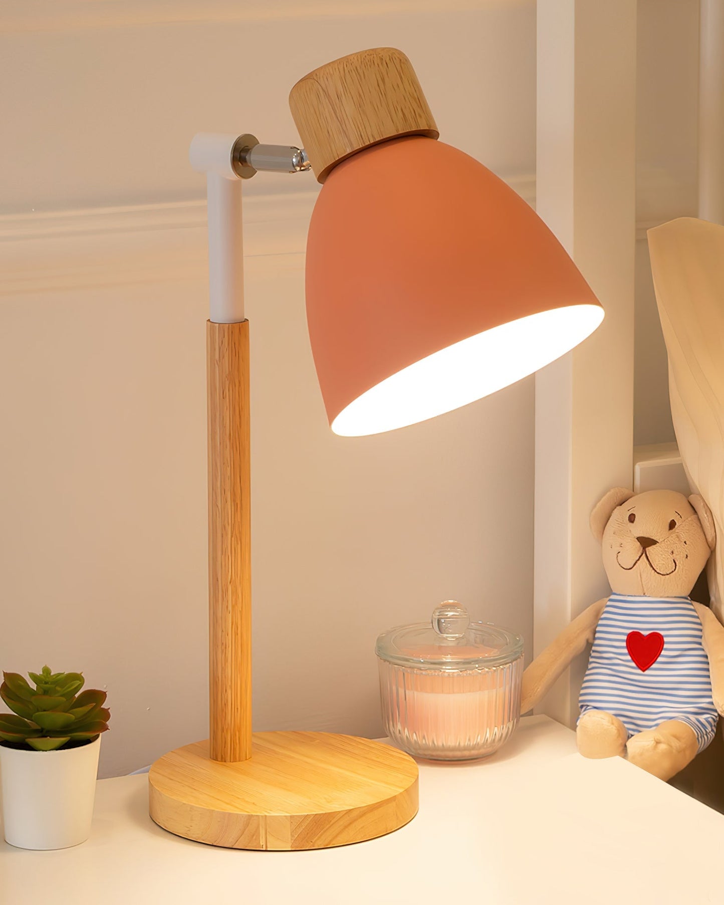 GentleHue - Trælampe med bløde, makron-inspirerede farver