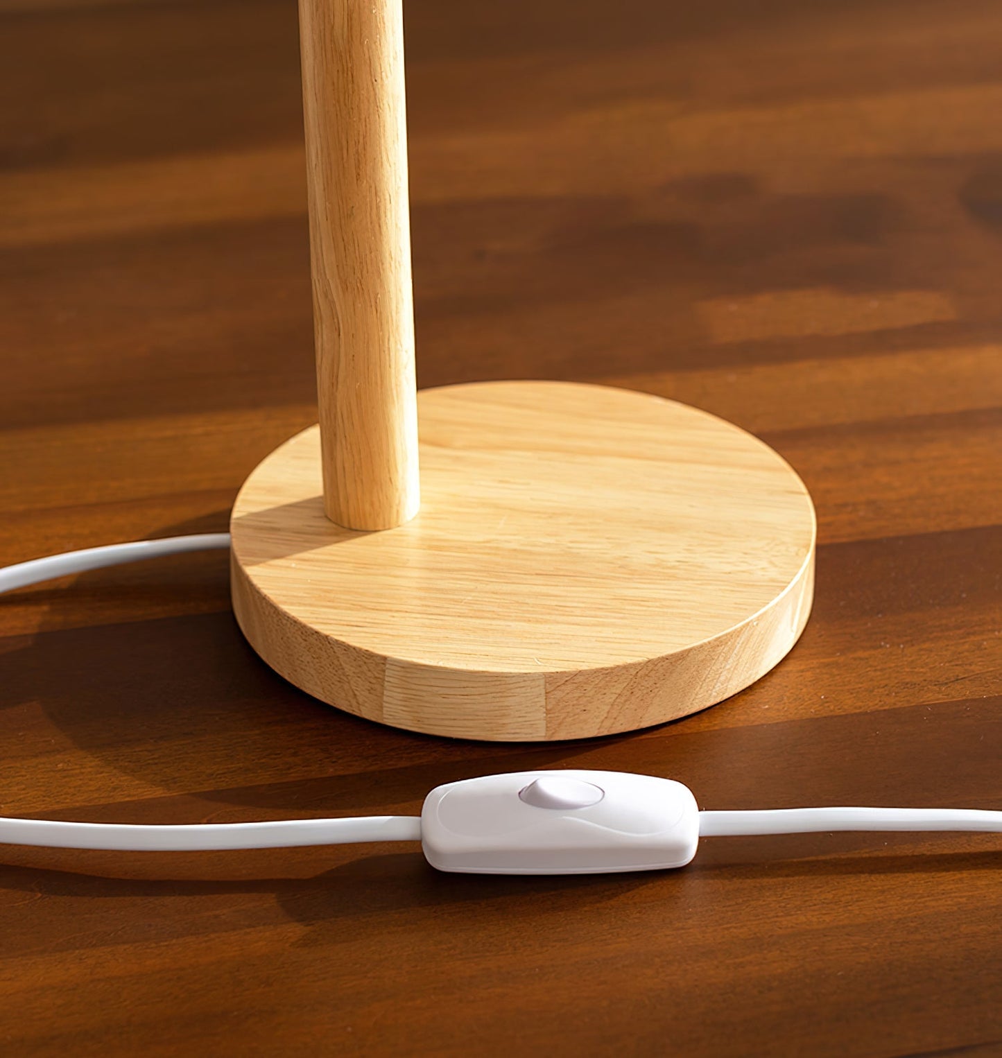 GentleHue - Trælampe med bløde, makron-inspirerede farver