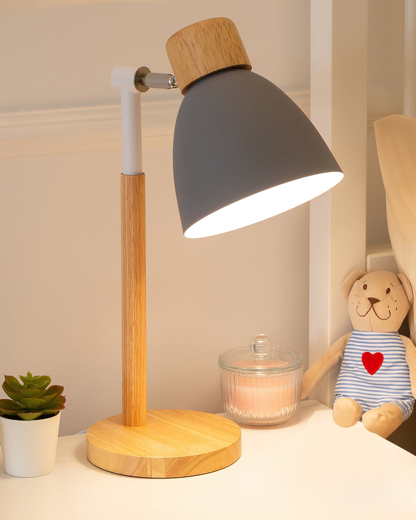 GentleHue - Trælampe med bløde, makron-inspirerede farver