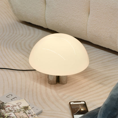 SilverAura – Lámpara de Mesa Blanca con Base de Cromo