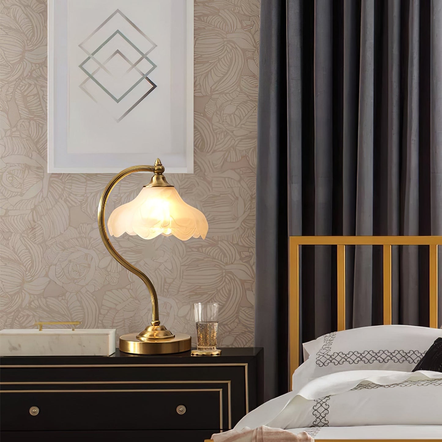 FloraLuxe - Lampe de table sophistiquée