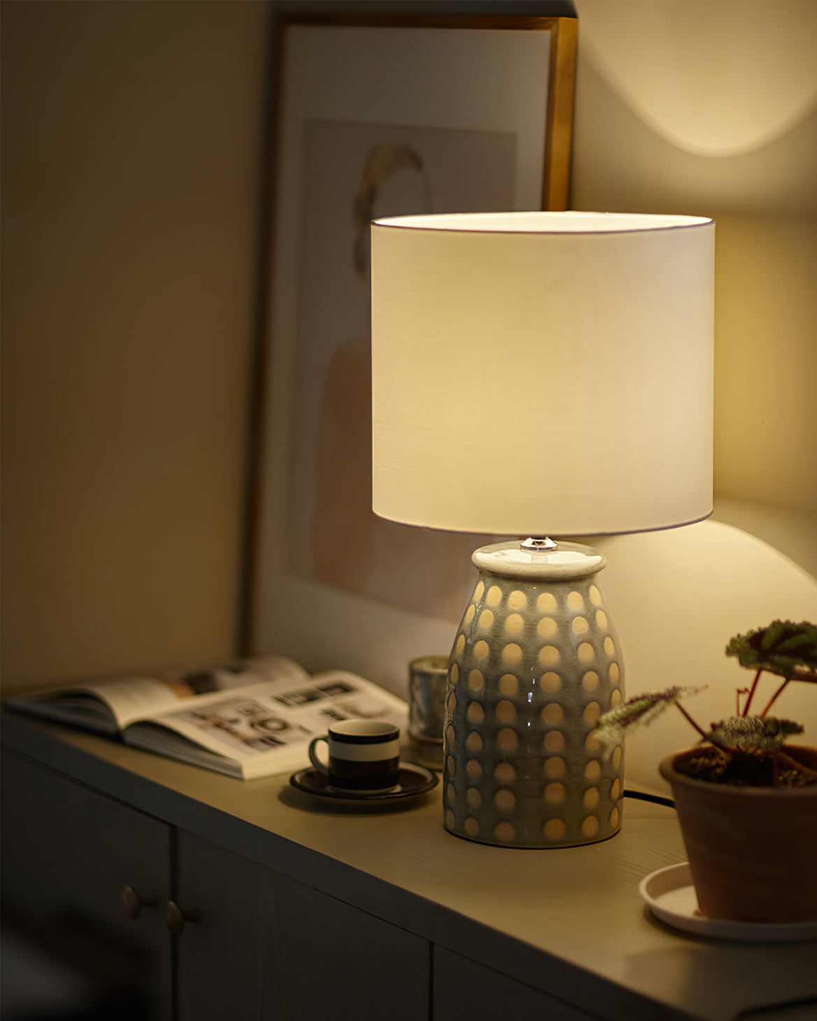 CeramLuxe – Classic Table Lamp with Artistic Touch