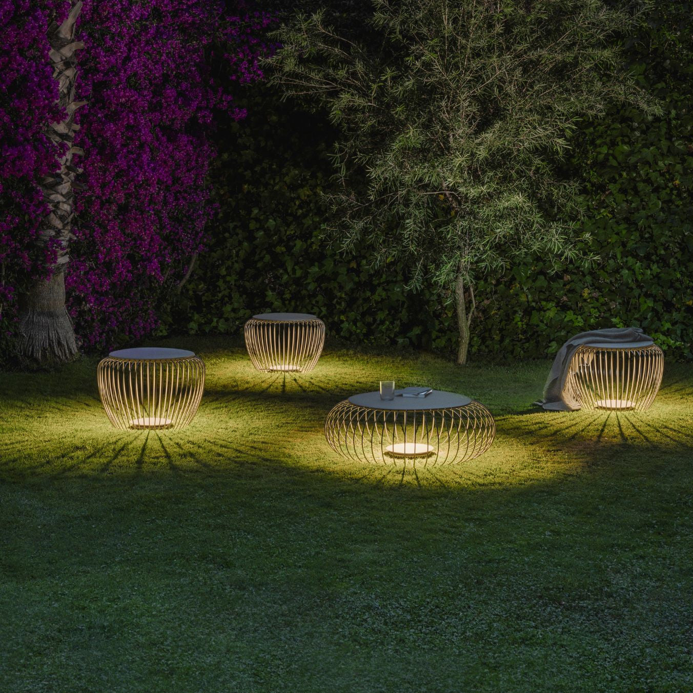EcoGlow - Lampe de table élégante avec des fonctionnalités prêtes pour le jardin