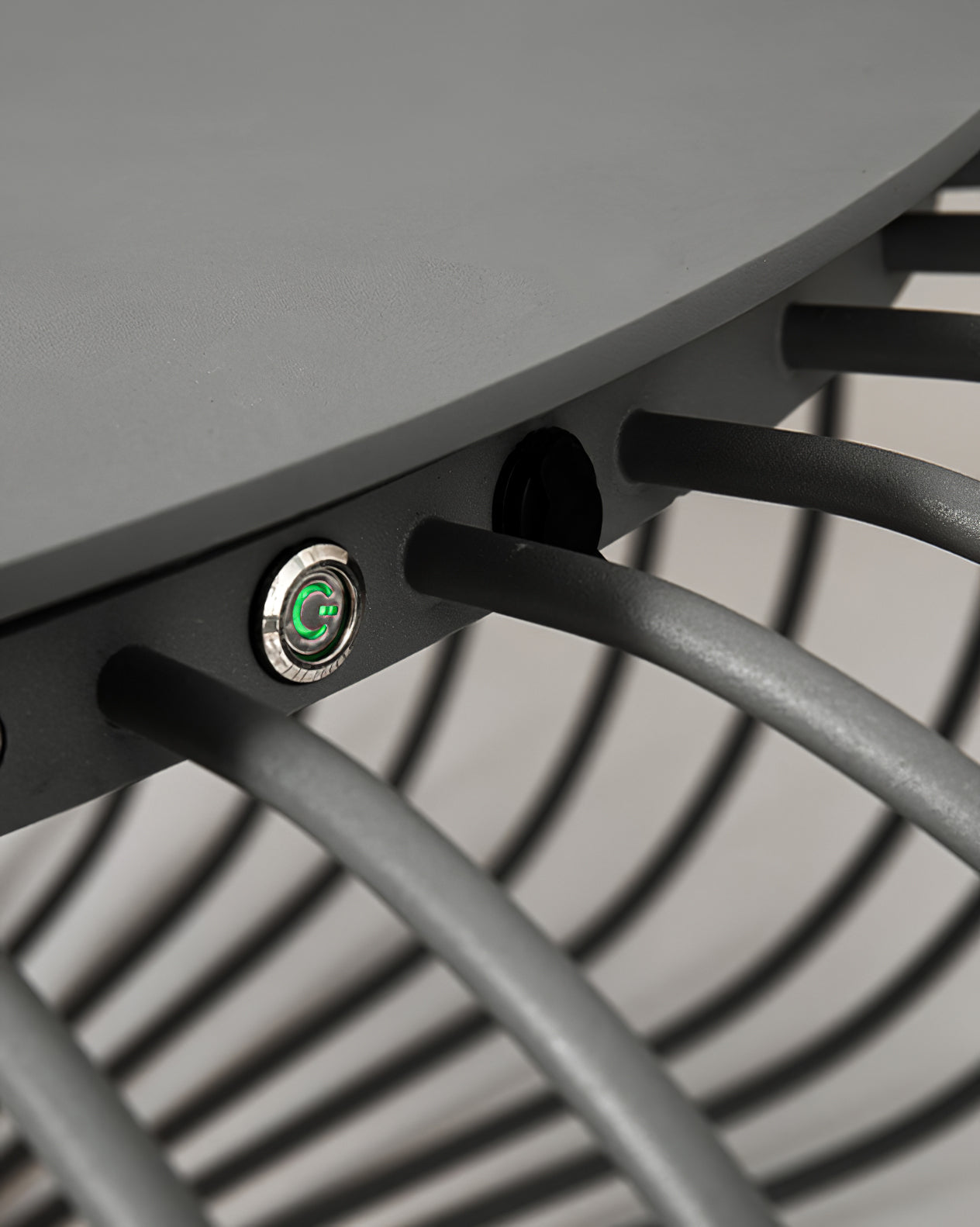 EcoGlow - Lampe de table élégante avec des fonctionnalités prêtes pour le jardin