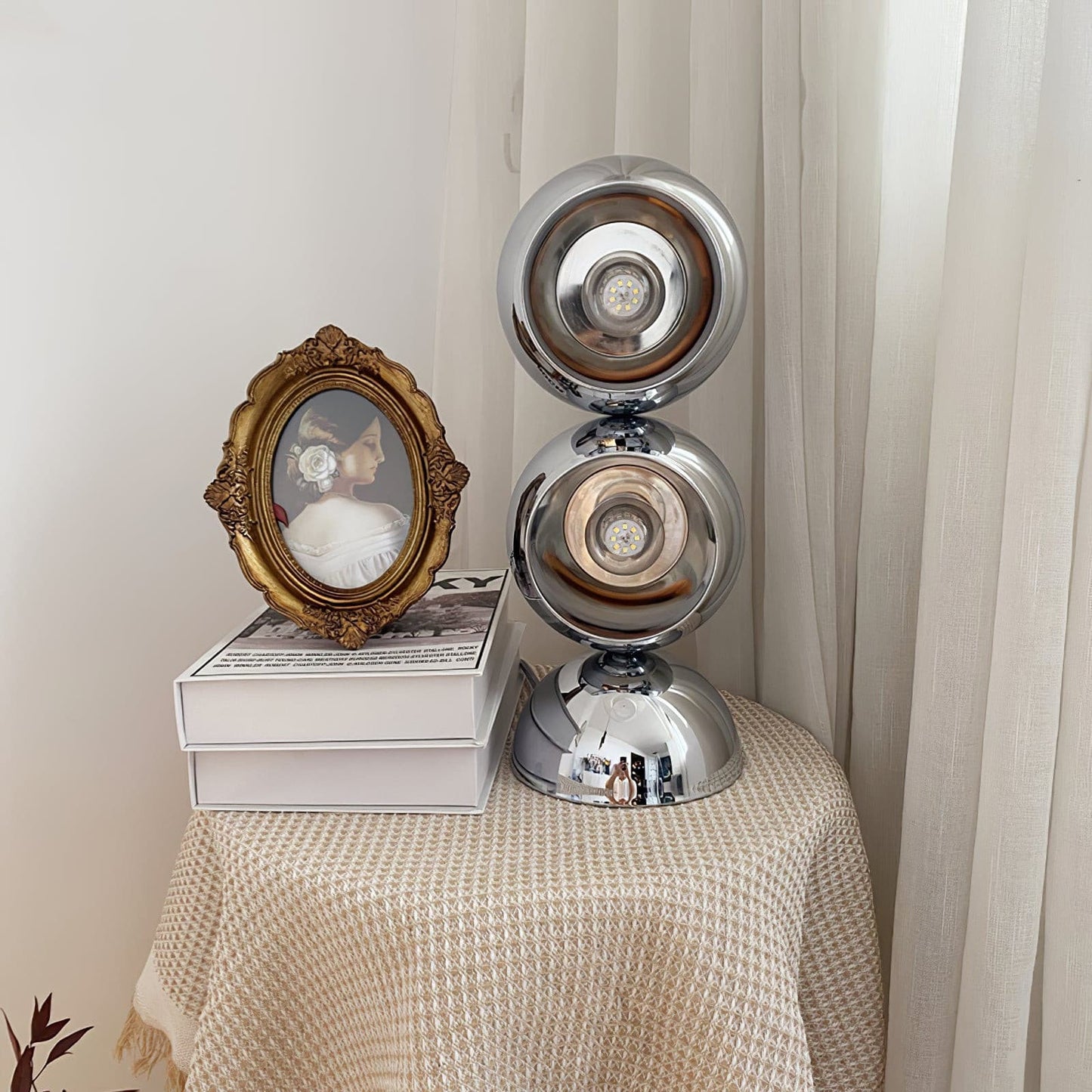 LuxeCharm - Lampada da Tavolo in Stile Mickey e Diffusione della Luce Accogliente