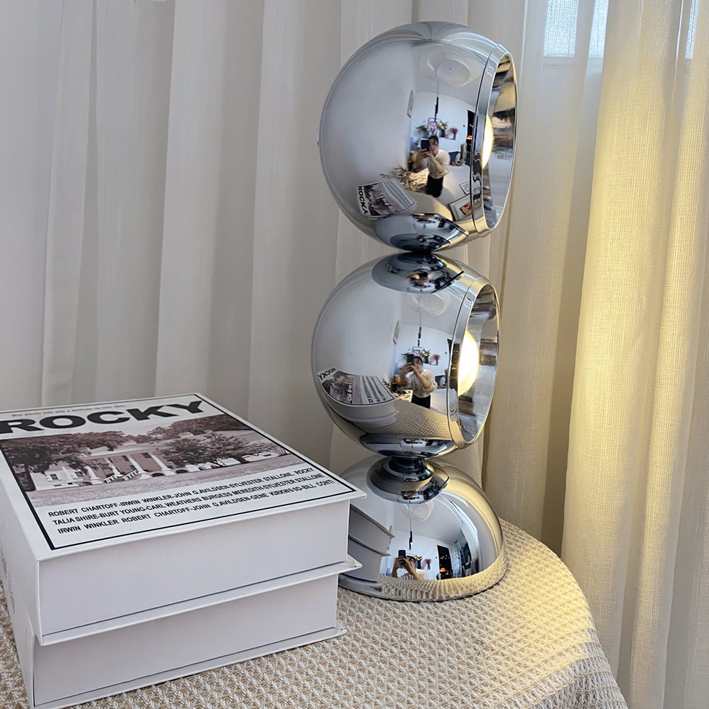 LuxeCharm - Lampada da Tavolo in Stile Mickey e Diffusione della Luce Accogliente