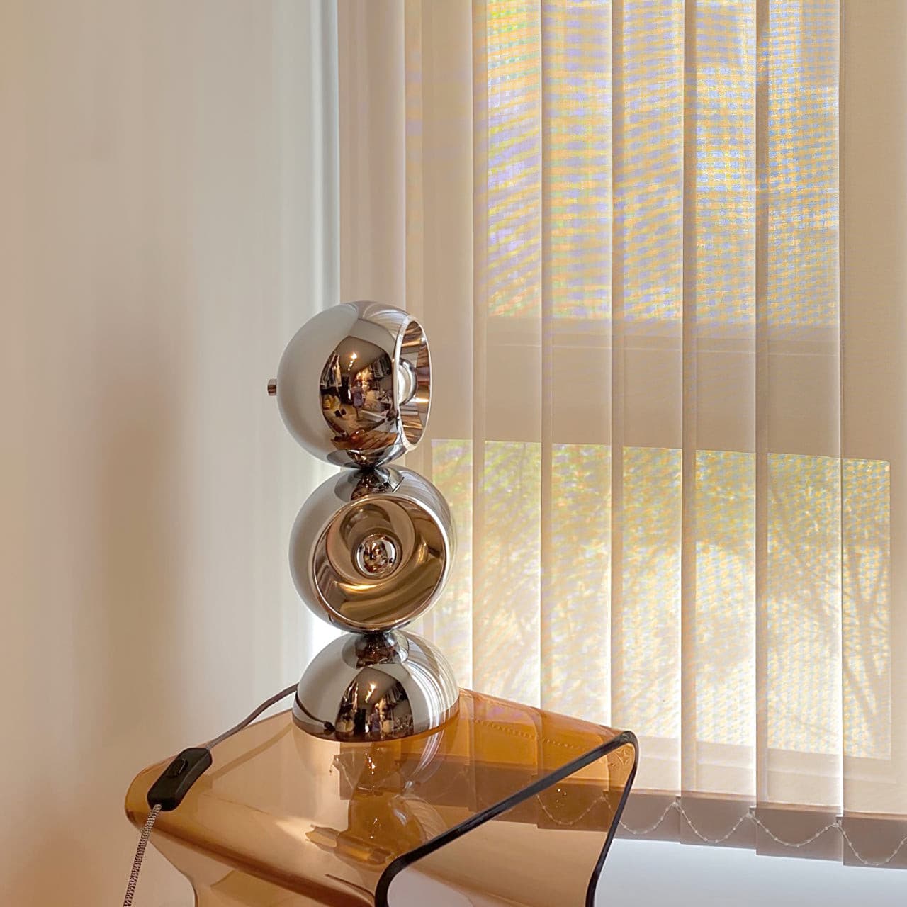 LuxeCharm - Lampada da Tavolo in Stile Mickey e Diffusione della Luce Accogliente