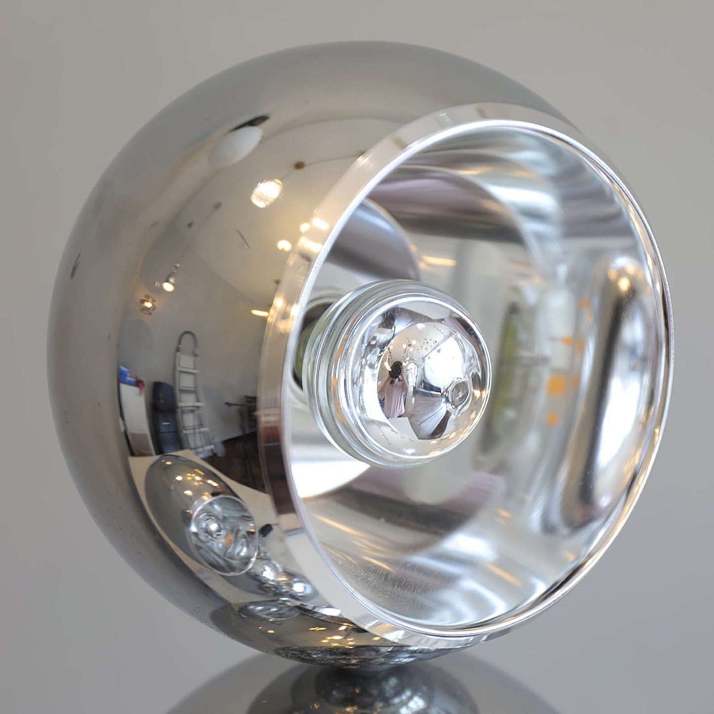 LuxeCharm - Lampada da Tavolo in Stile Mickey e Diffusione della Luce Accogliente