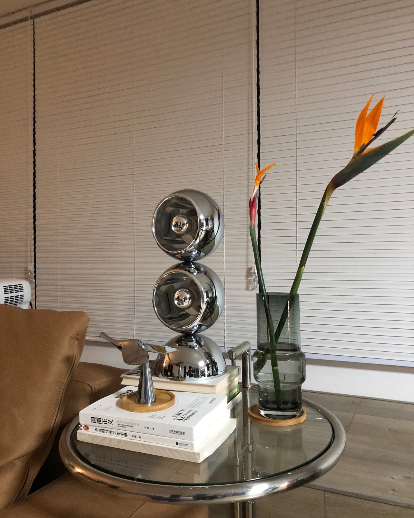 LuxeCharm - Lampada da Tavolo in Stile Mickey e Diffusione della Luce Accogliente