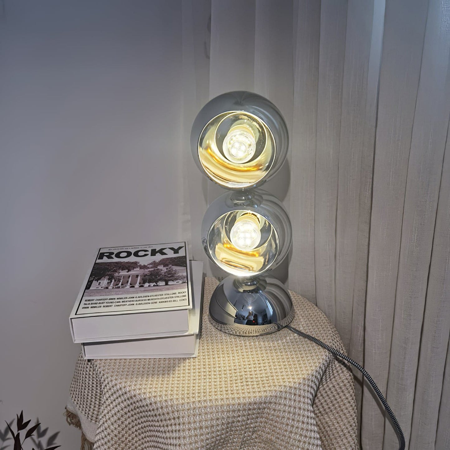 LuxeCharm - Lampada da Tavolo in Stile Mickey e Diffusione della Luce Accogliente