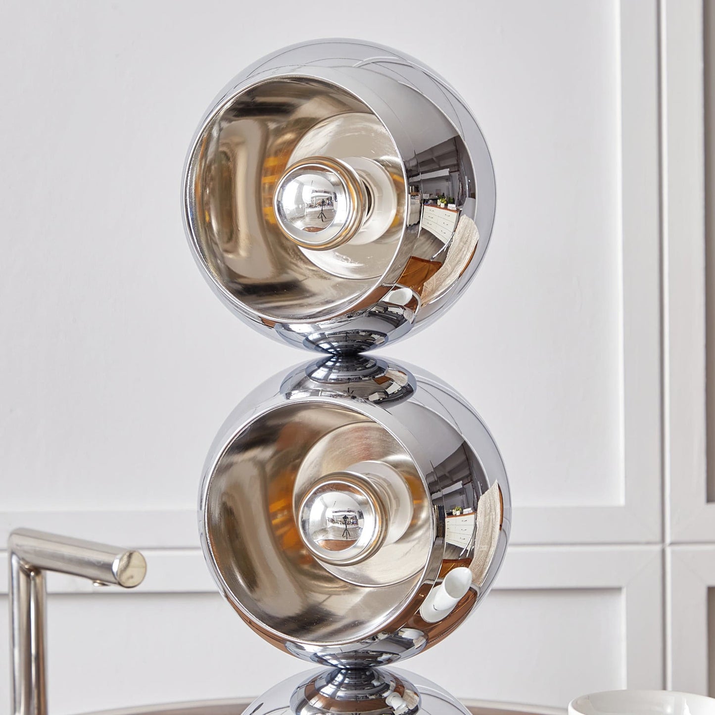 LuxeCharm - Lampada da Tavolo in Stile Mickey e Diffusione della Luce Accogliente