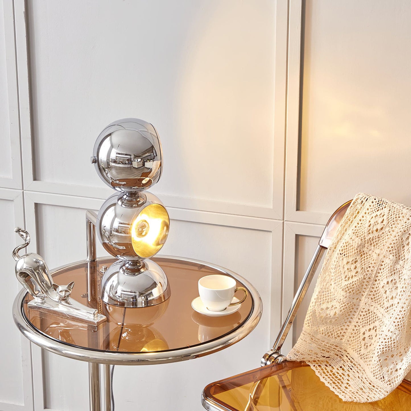 LuxeCharm - Lampada da Tavolo in Stile Mickey e Diffusione della Luce Accogliente