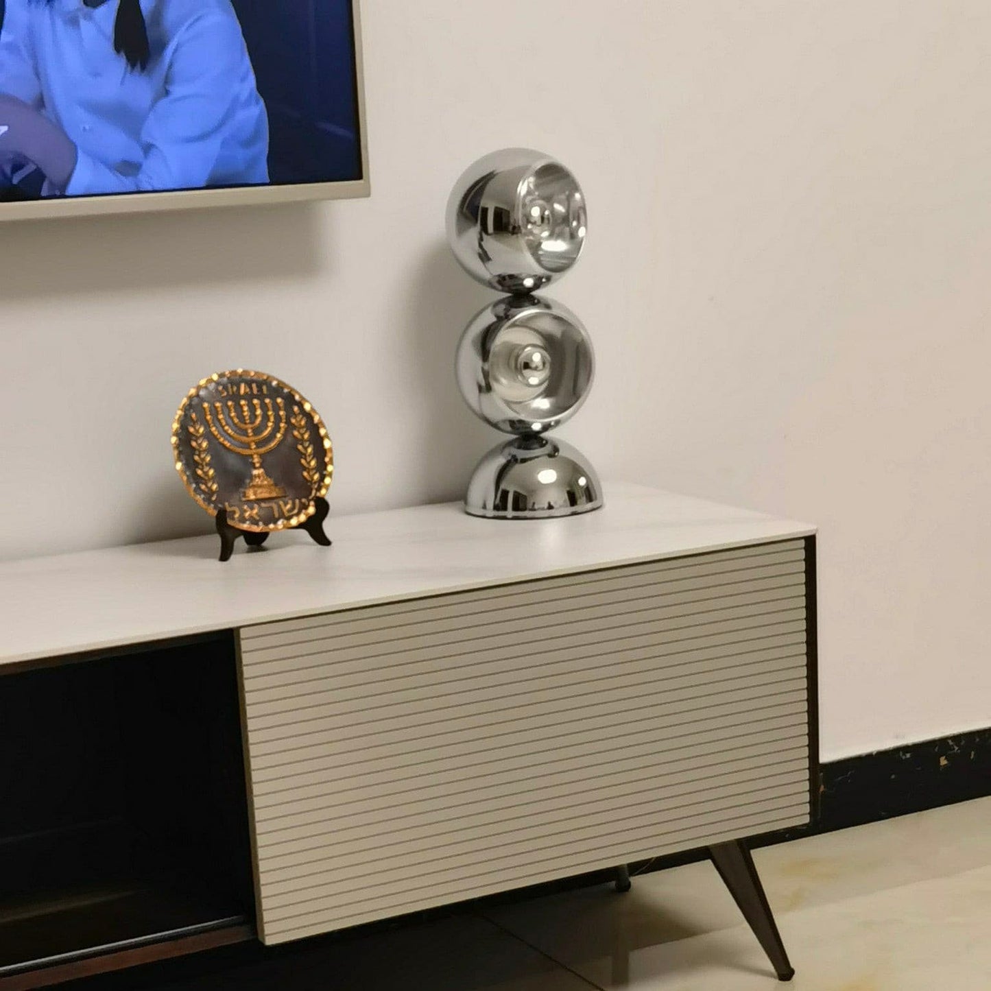 LuxeCharm - Lampada da Tavolo in Stile Mickey e Diffusione della Luce Accogliente