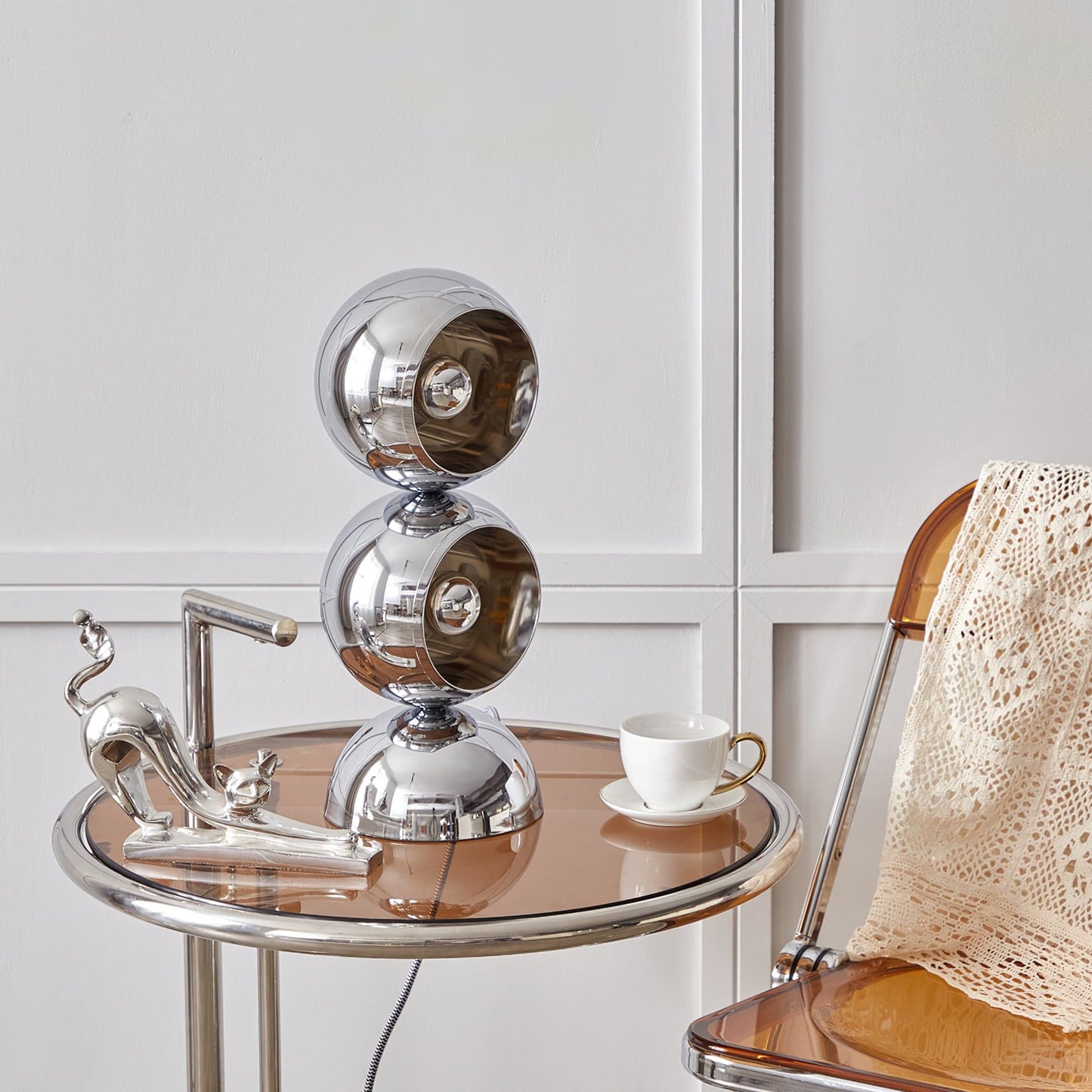 LuxeCharm - Lampada da Tavolo in Stile Mickey e Diffusione della Luce Accogliente