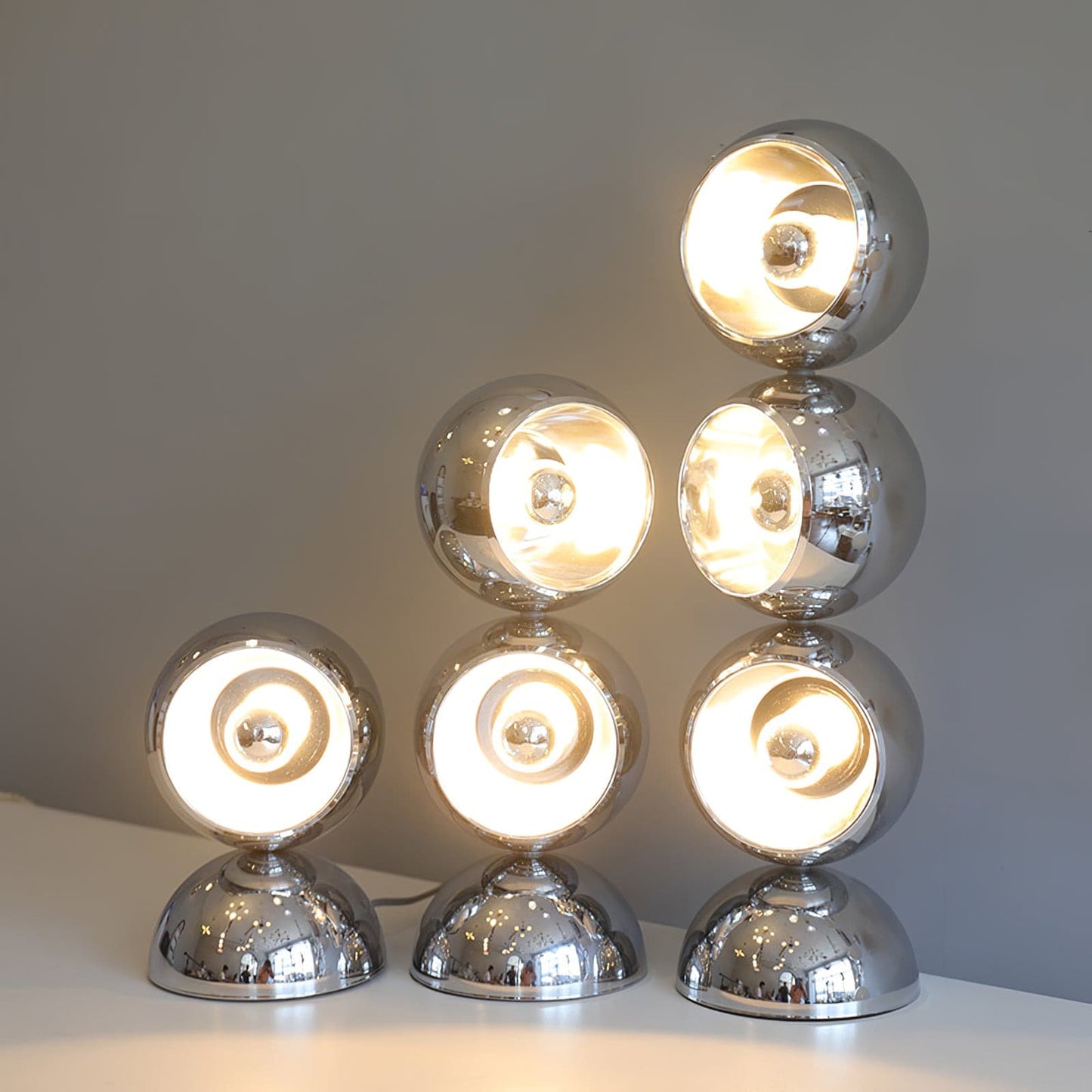 LuxeCharm - Lampada da Tavolo in Stile Mickey e Diffusione della Luce Accogliente