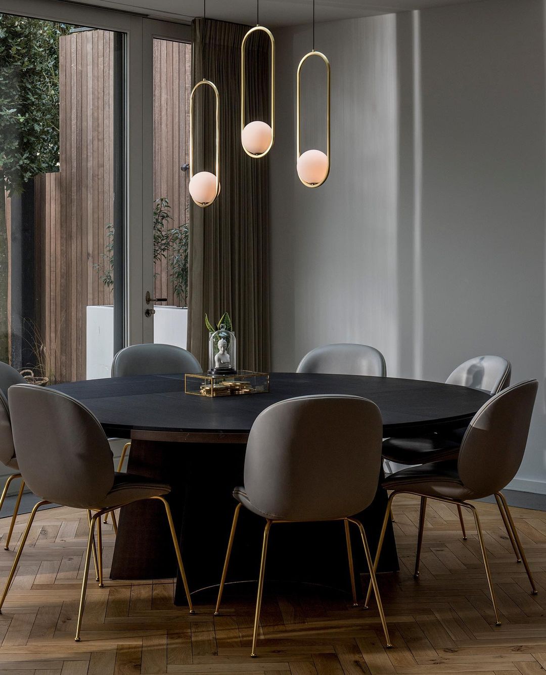 MilaAura - Chic and Contemporary Ceiling Light