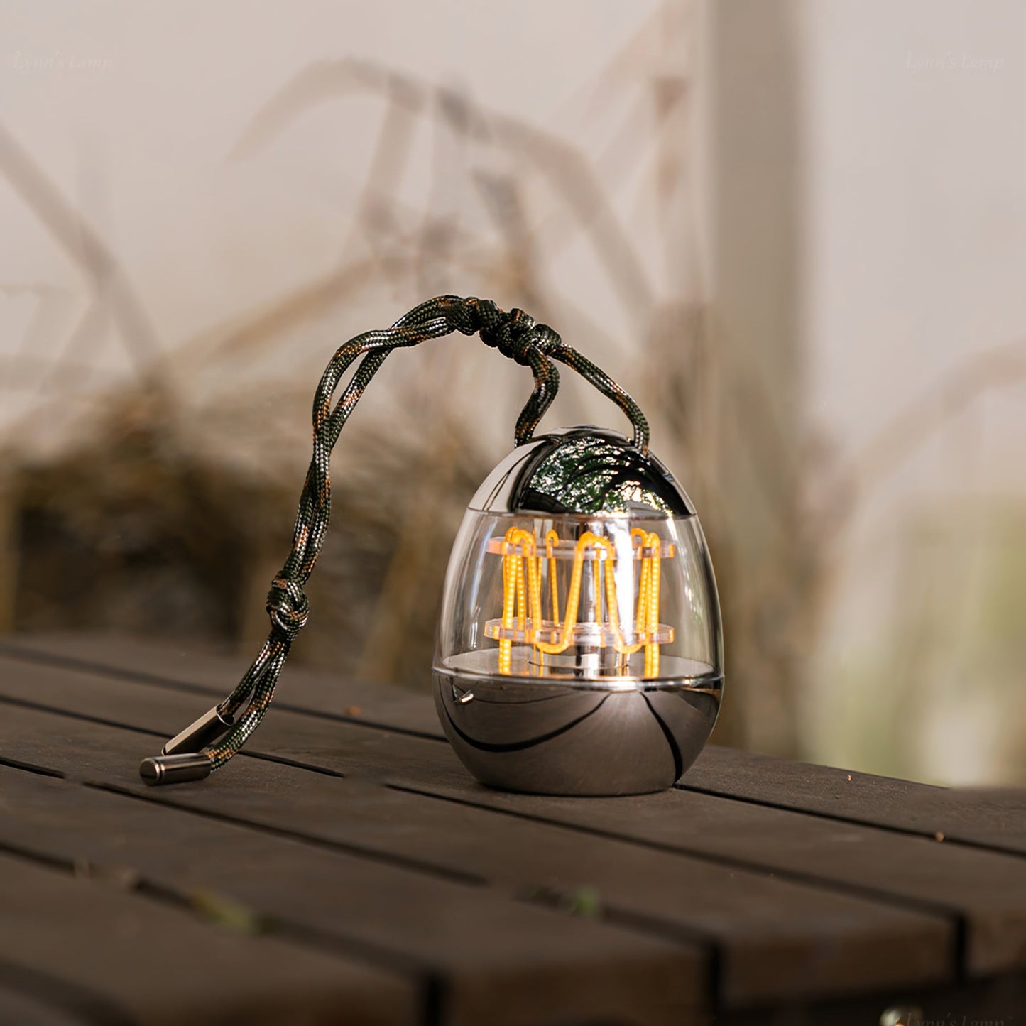 MiniEggLight - Elegant Skrivebordslampe