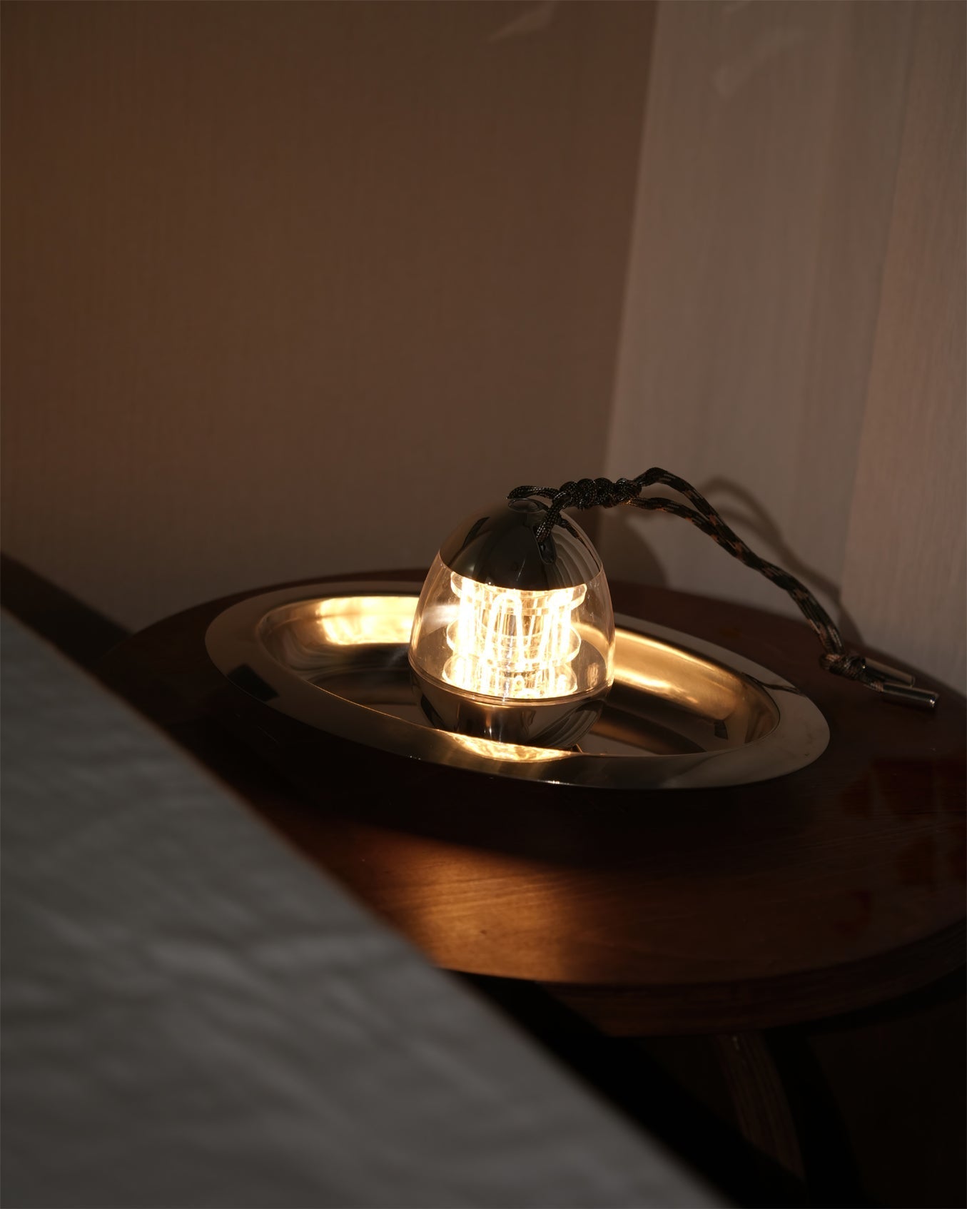 MiniEggLight - Elegant Skrivebordslampe