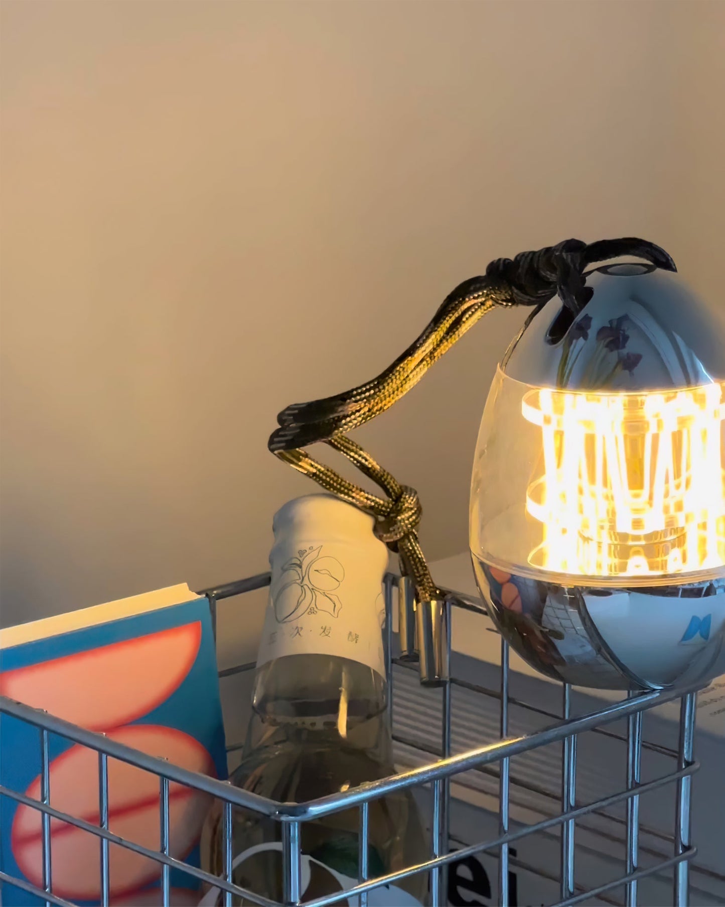 MiniEggLight - Elegant Skrivebordslampe