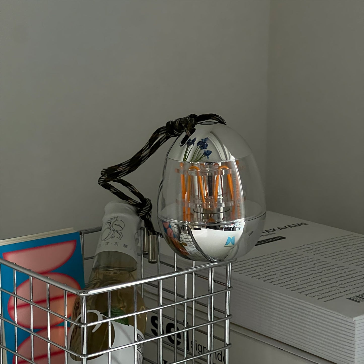 MiniEggLight - Elegant Skrivebordslampe