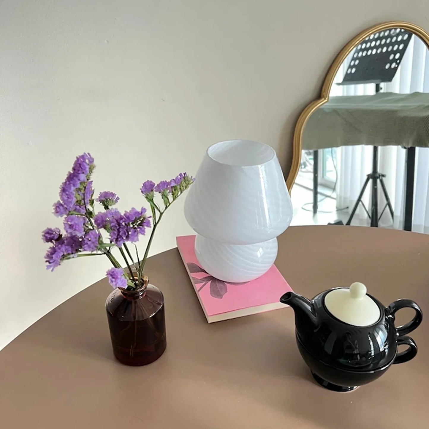 LumaZen – Ruhige Schreibtischlampe aus Glas