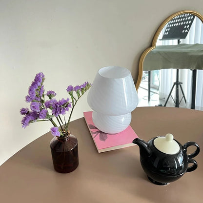 LumaZen – Ruhige Schreibtischlampe aus Glas