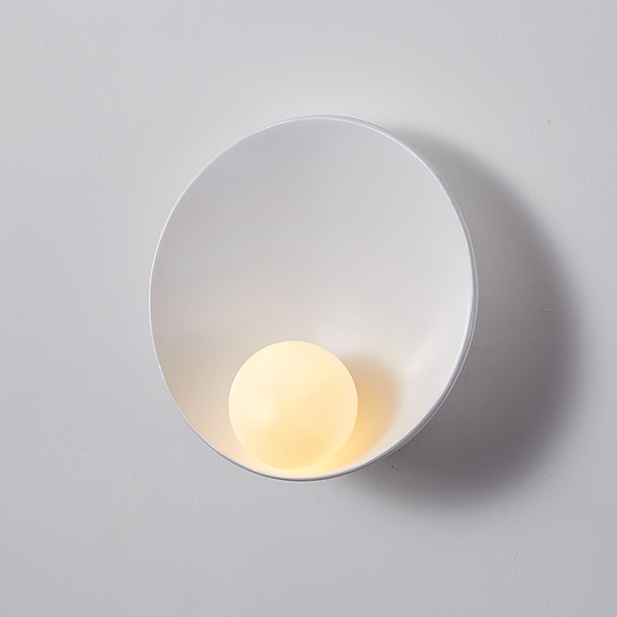 LuxeSphere – Round Nordic Wall Lamp for Contemporary Ambience
