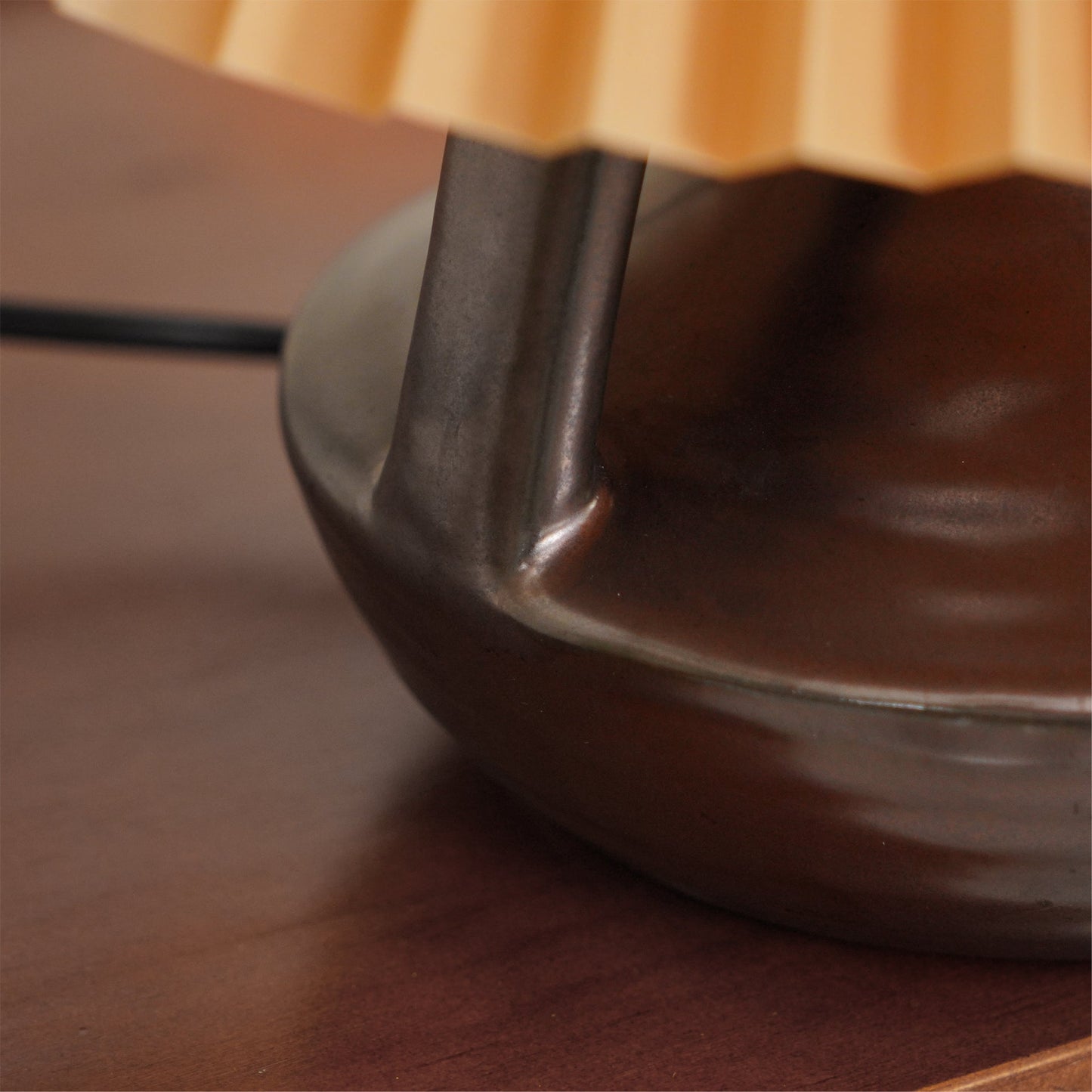 GentleNavia - Bordlampe med elegant plisseret skærm og blød glød