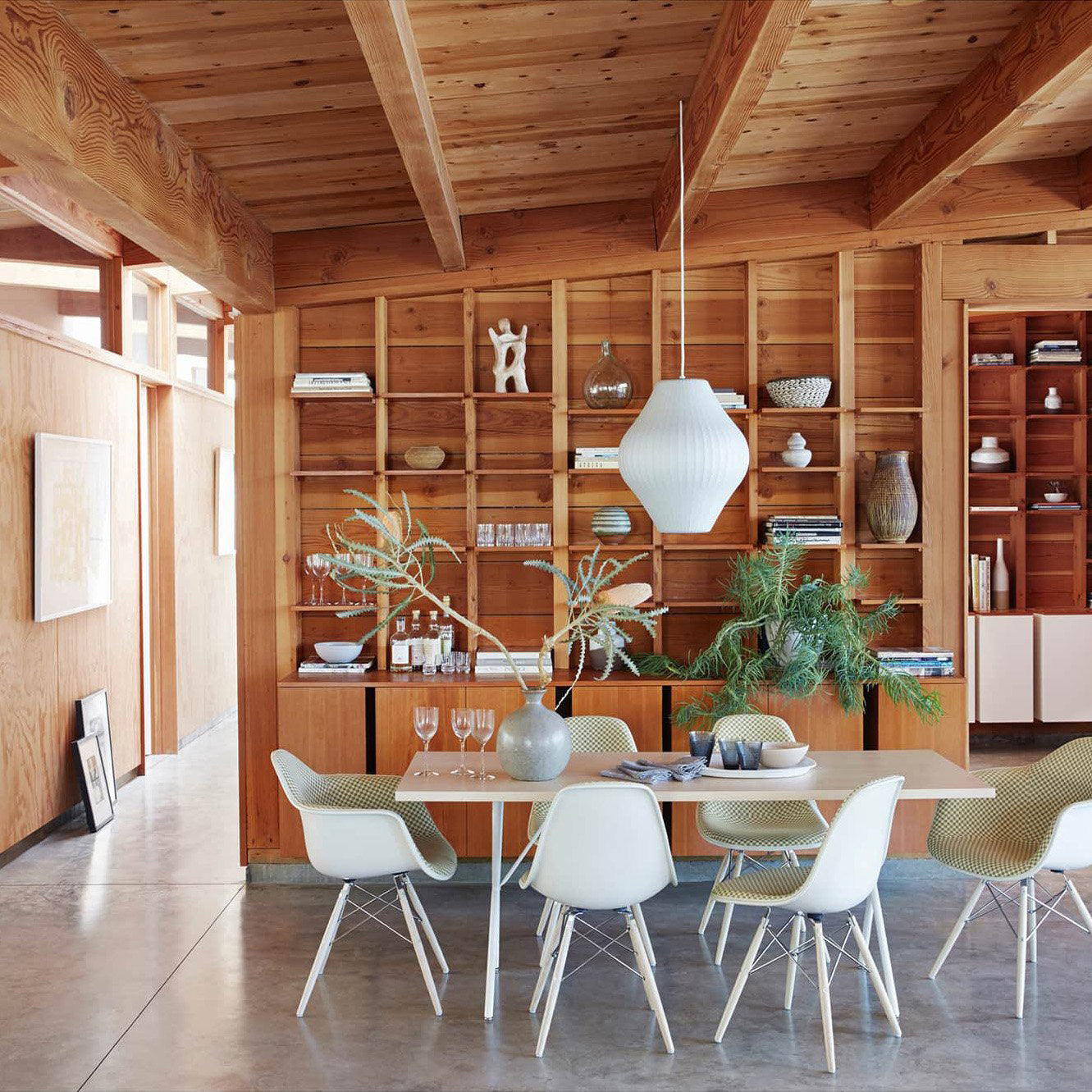 GleamAura - Elegant Pendant Light