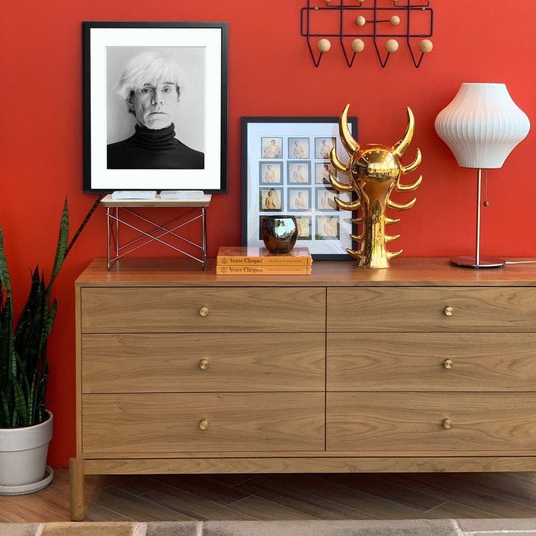 SteelAura – Lámpara de Mesa Elegante con Atractivo Moderno