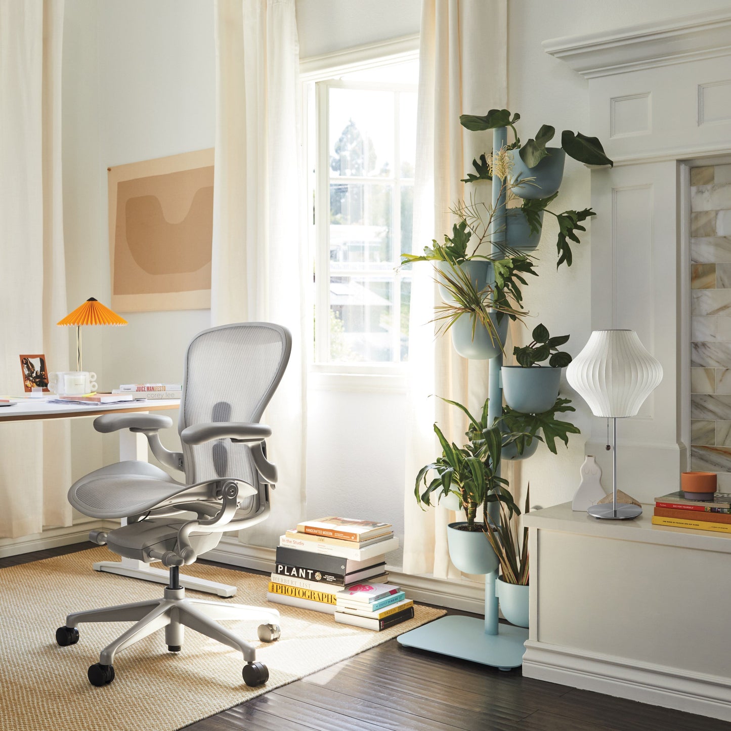 SteelAura – Lámpara de Mesa Elegante con Atractivo Moderno