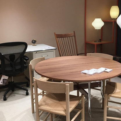 SteelAura – Lámpara de Mesa Elegante con Atractivo Moderno