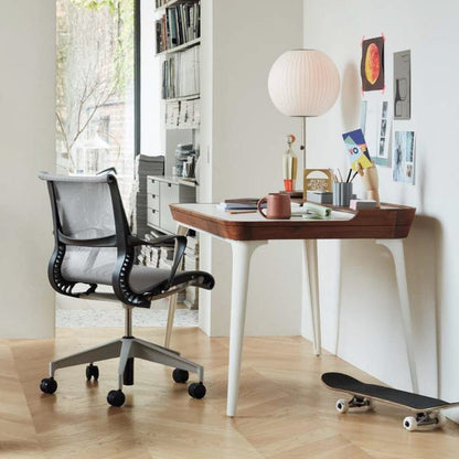 SteelAura – Lámpara de Mesa Elegante con Atractivo Moderno