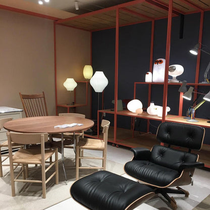 SteelAura – Lámpara de Mesa Elegante con Atractivo Moderno