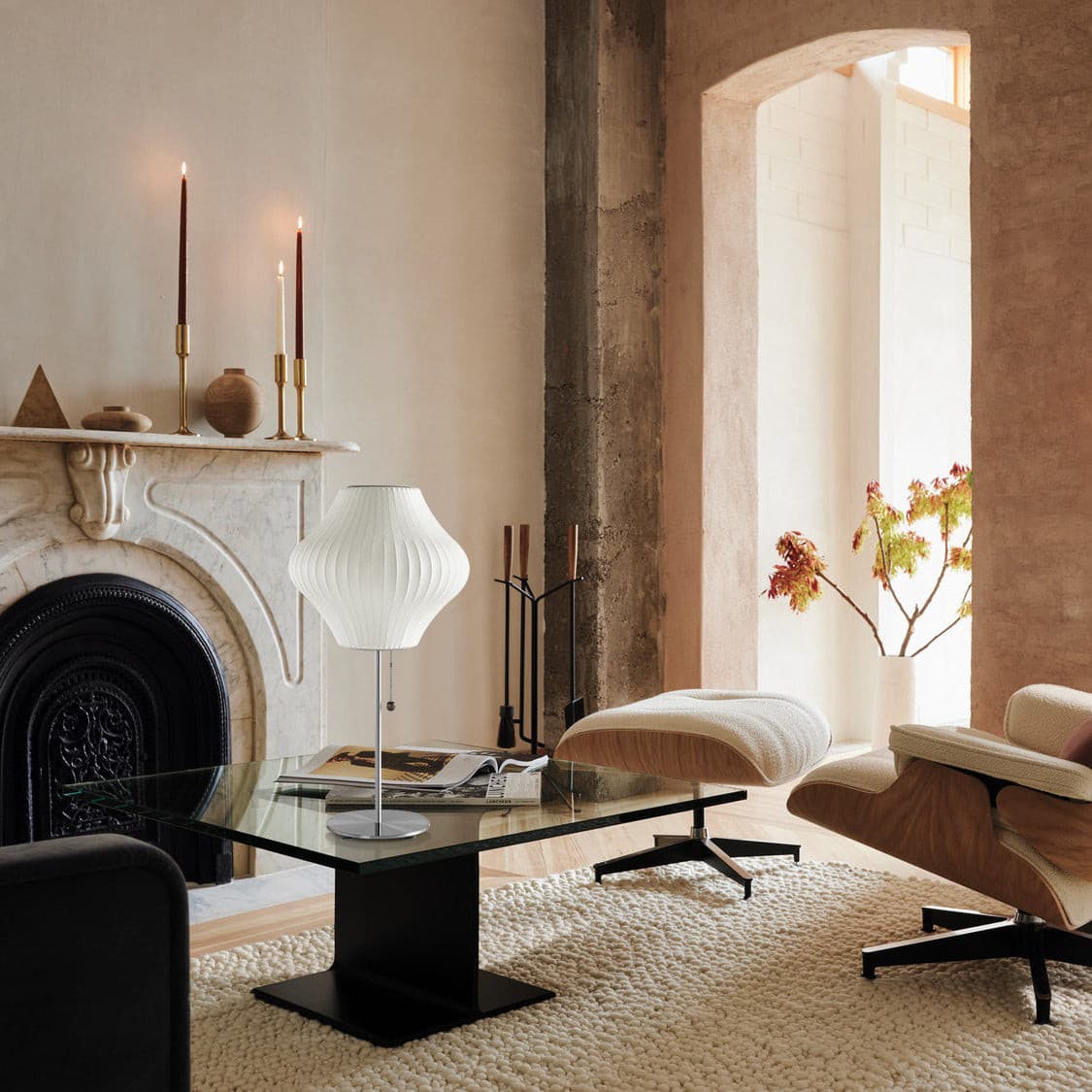 SteelAura – Lámpara de Mesa Elegante con Atractivo Moderno