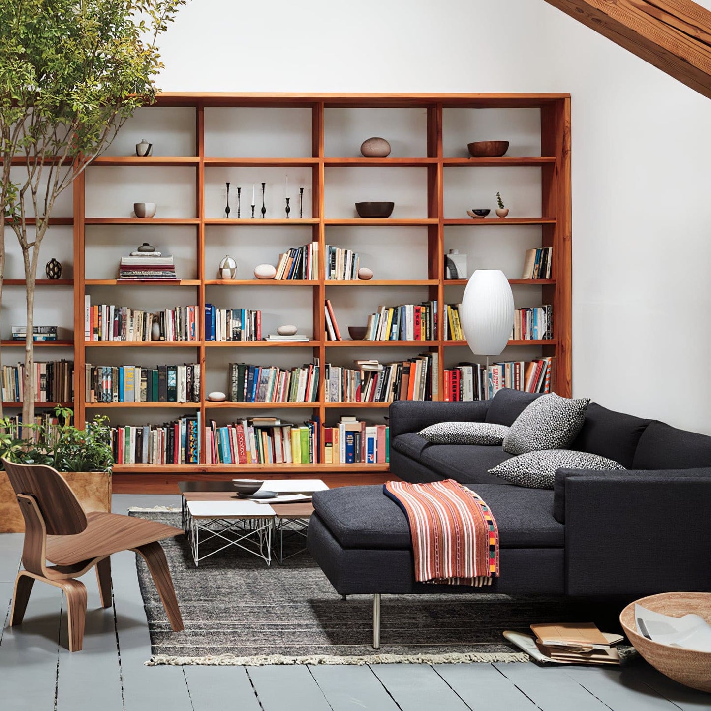 SteelAura – Lámpara de Mesa Elegante con Atractivo Moderno