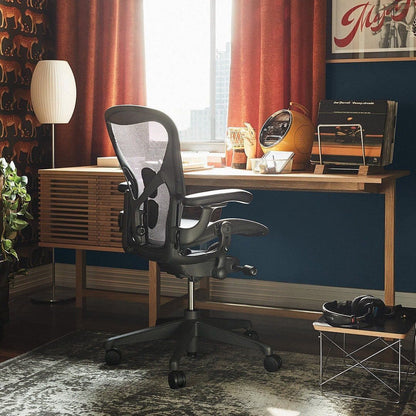 SteelAura – Lámpara de Mesa Elegante con Atractivo Moderno