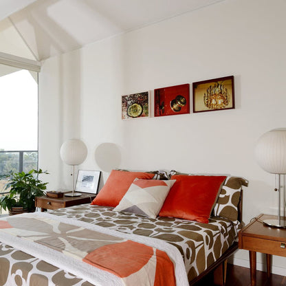 SteelAura – Lámpara de Mesa Elegante con Atractivo Moderno