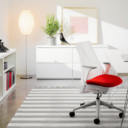 SteelAura – Lámpara de Mesa Elegante con Atractivo Moderno