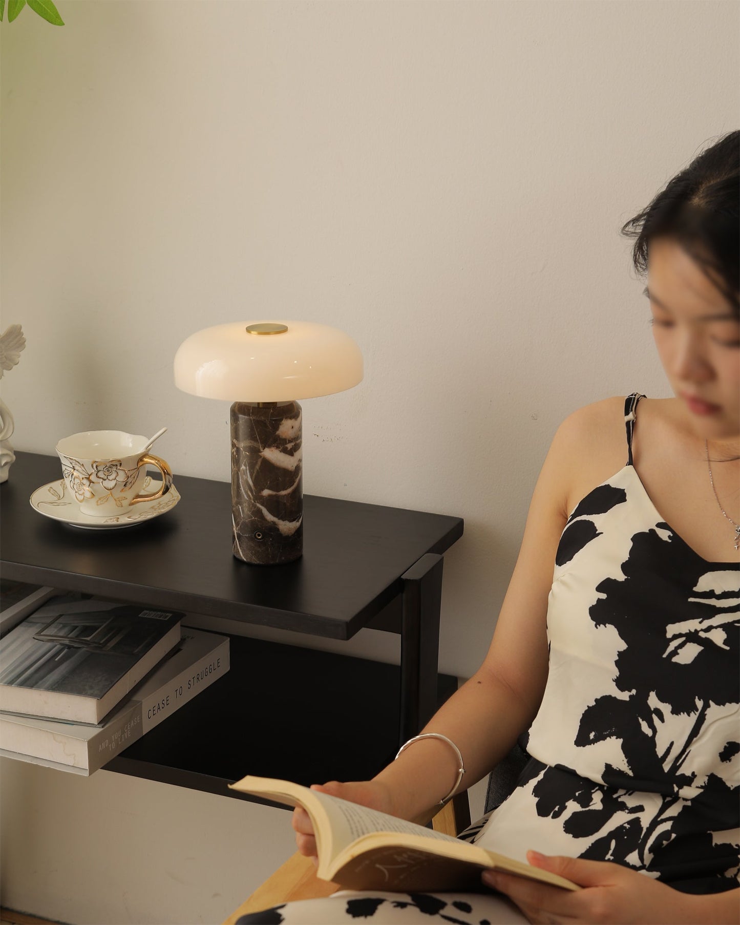 ElaraRadiance - Lampe de Bureau Moderne